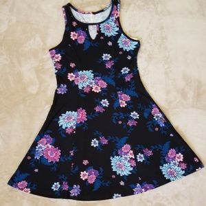 SOLD 🌹Print Keyhole Fit & Flare Dress
🌹